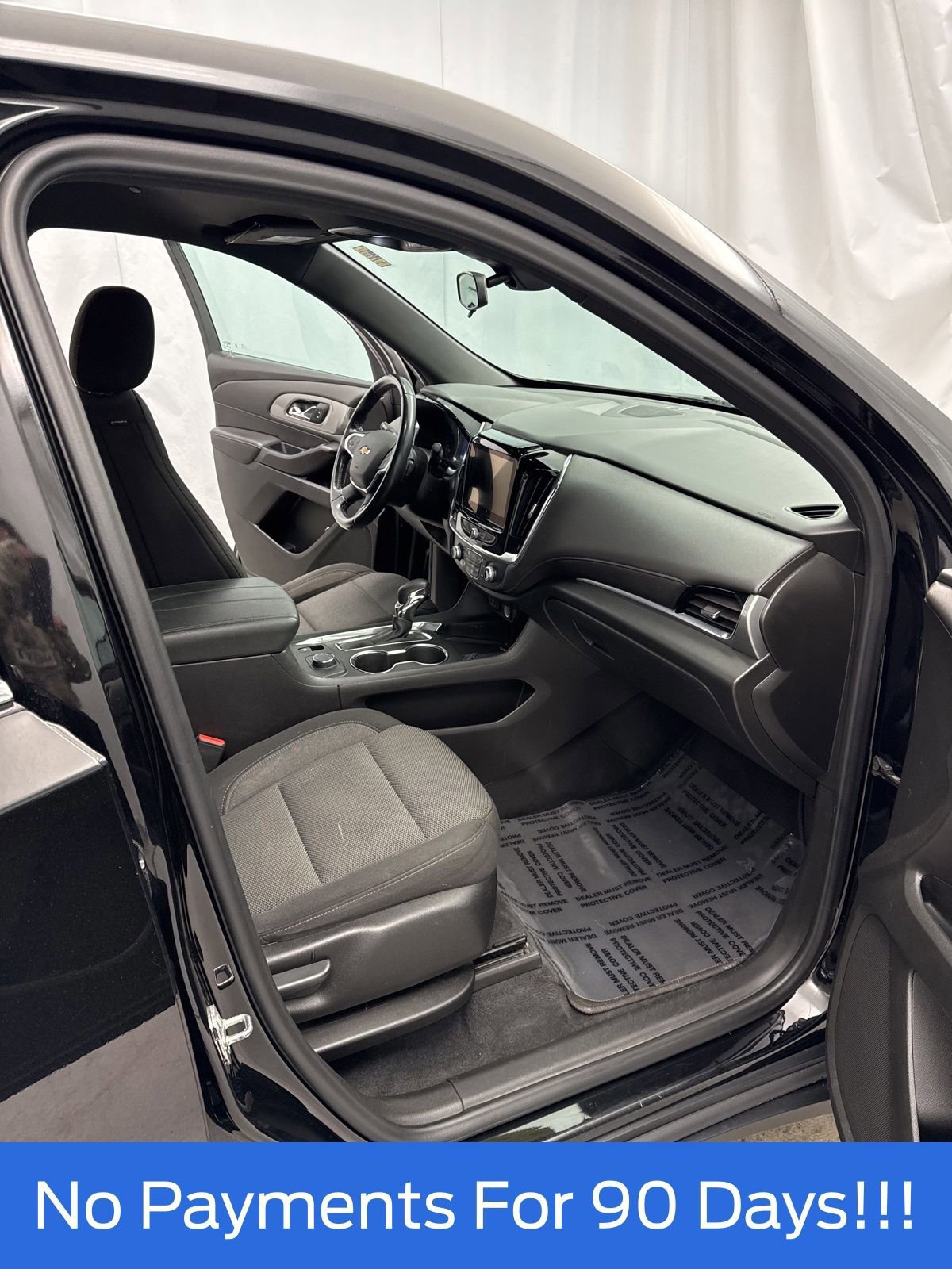 Used 2022 Chevrolet Traverse LT image 25