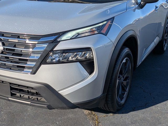 Used 2024 Nissan Rogue SV AWD/4WD image 10