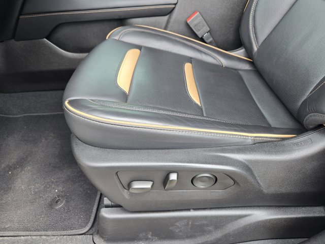 Used 2024 GMC Yukon AT4 w/ Technology Package AWD/4WD image 22