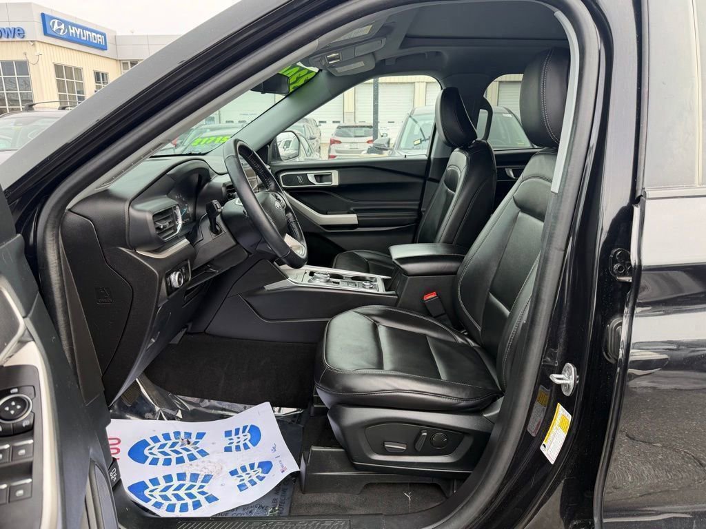 Certified 2022 Ford Explorer XLT w/ Equipment Group 202A image 14
