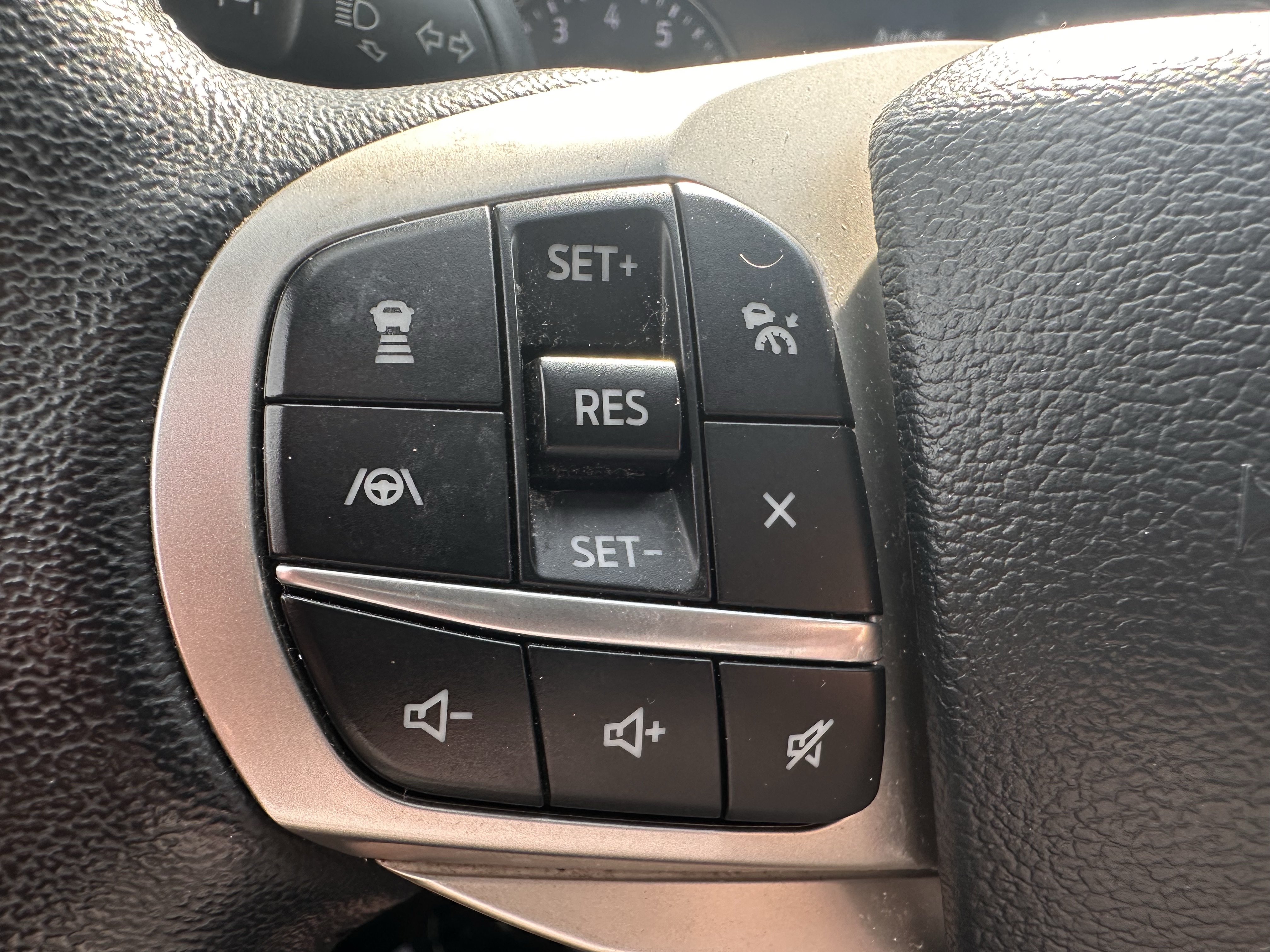 Certified 2023 Ford Explorer XLT w/ Equipment Group 202A AWD/4WD image 21