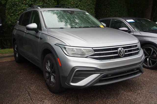 Used 2022 Volkswagen Tiguan SE FWD image 2