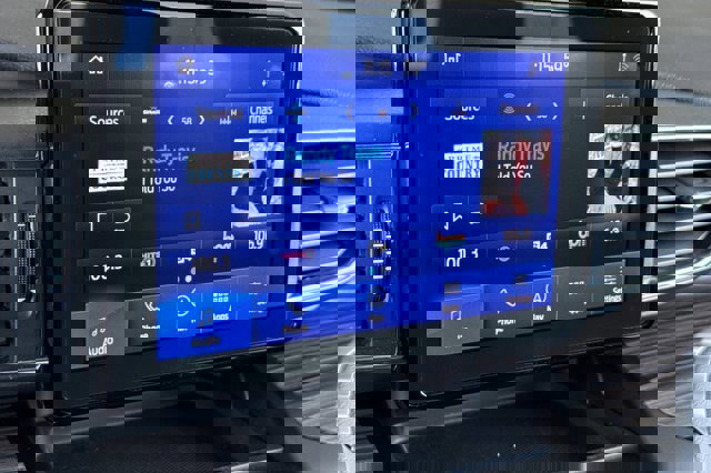 Certified 2020 Ford Explorer Limited w/ Hybrid Equipment Group 310A image 25