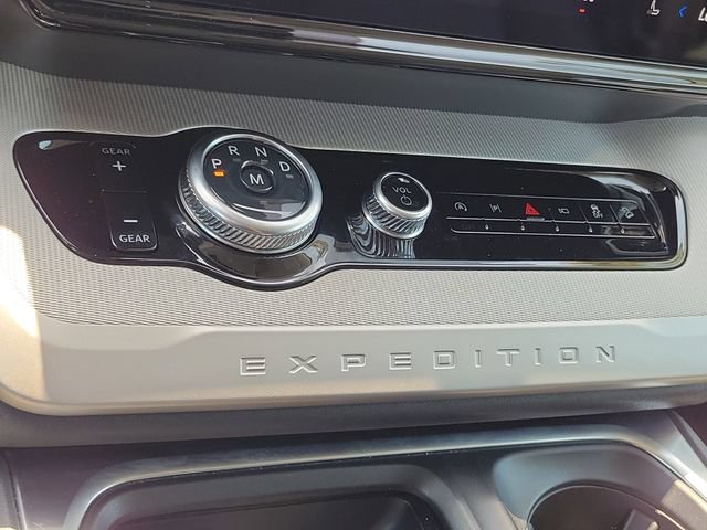 Certified 2025 Ford Expedition Active AWD/4WD image 11