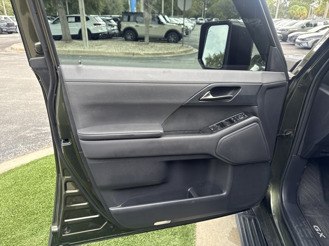 Used 2024 Lexus GX 550 w/ Cold Area Package AWD/4WD image 10