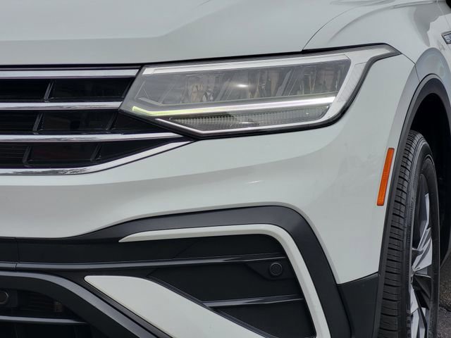 Used 2022 Volkswagen Tiguan SE w/ Panoramic Sunroof Package AWD/4WD image 9