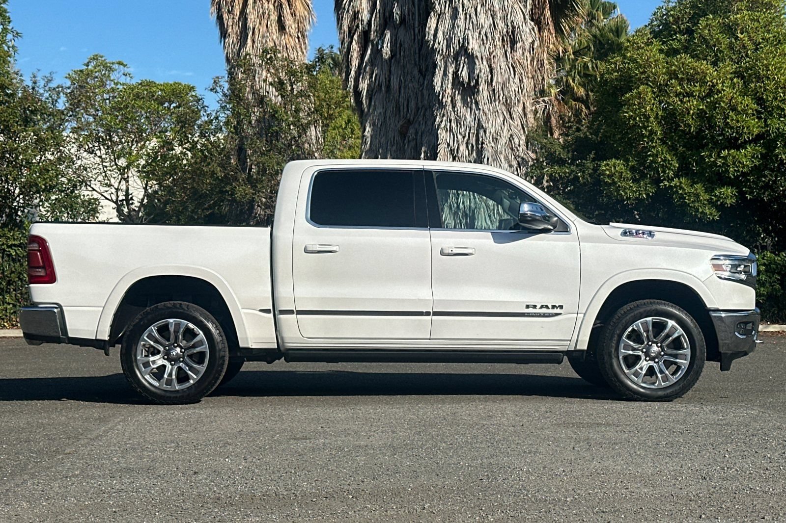 Used 2023 RAM 1500 Limited AWD/4WD image 2