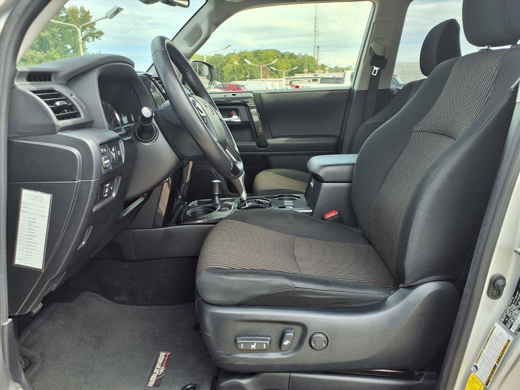 Used 2024 Toyota 4Runner TRD Off-Road image 3