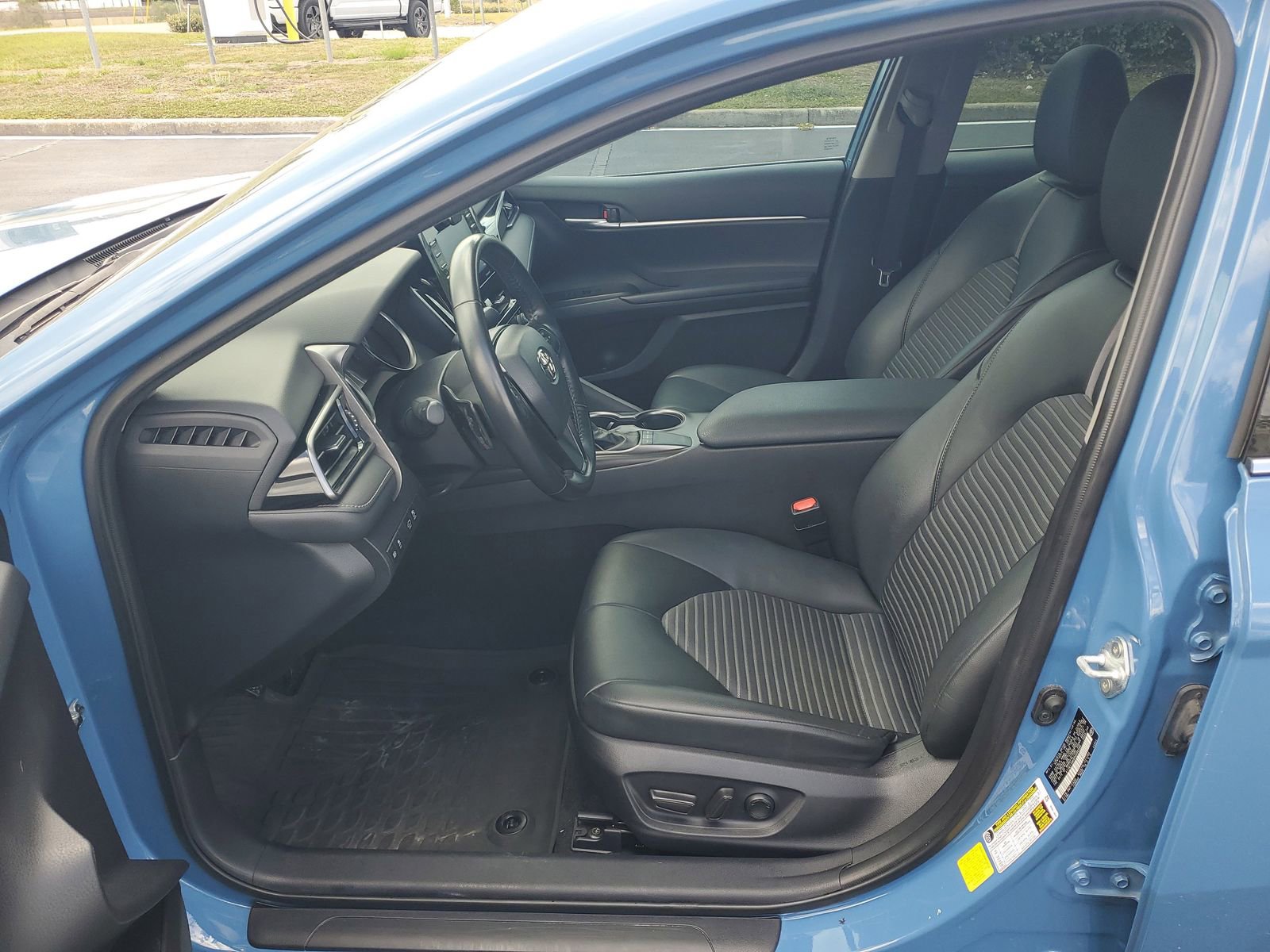 Used 2023 Toyota Camry SE FWD image 17