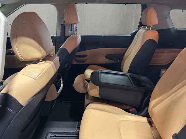 Used 2024 Kia Carnival EX FWD image 11