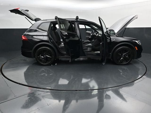 Used 2023 Volkswagen Tiguan SE R-Line FWD image 40