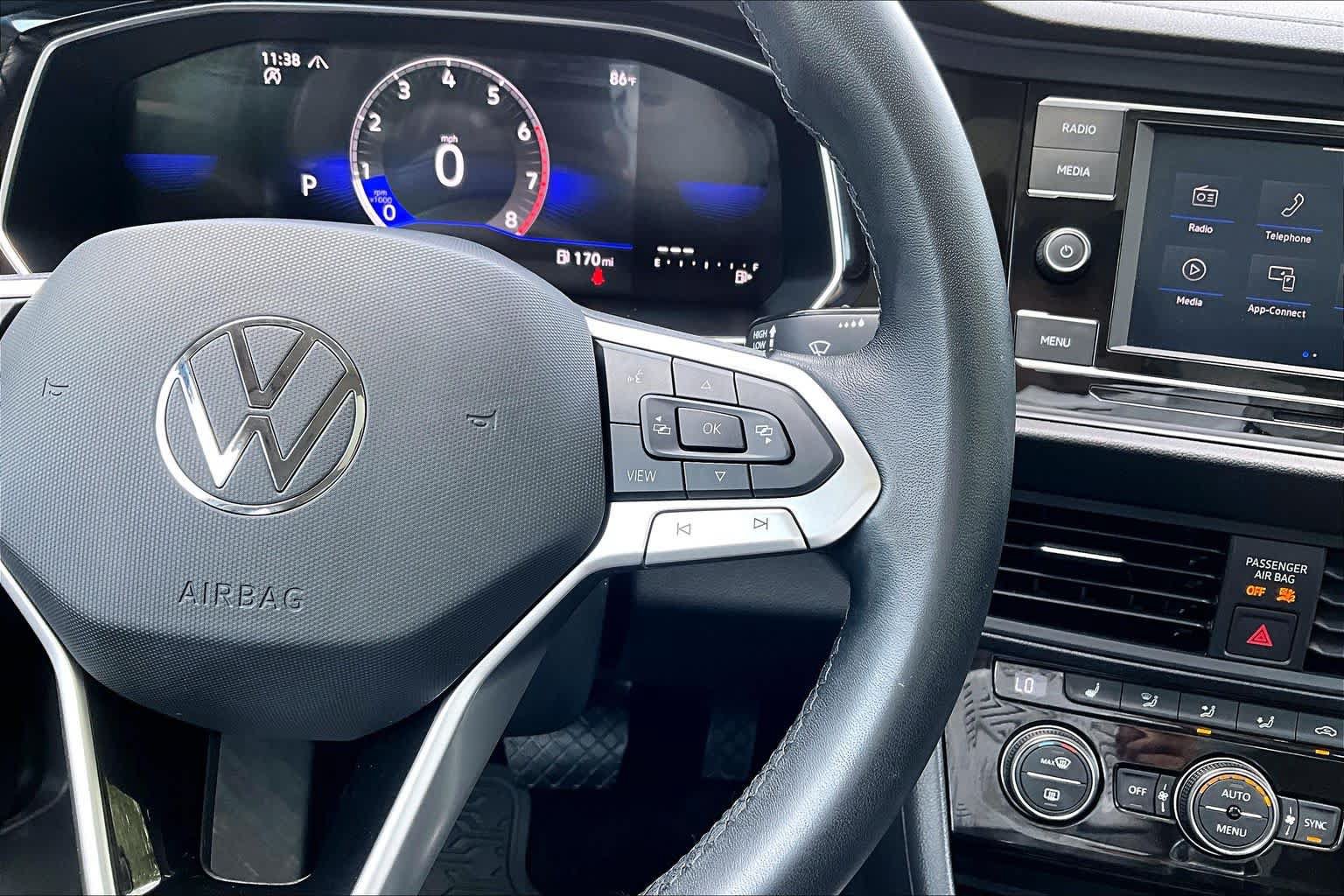 Used 2023 Volkswagen Jetta SE FWD image 25
