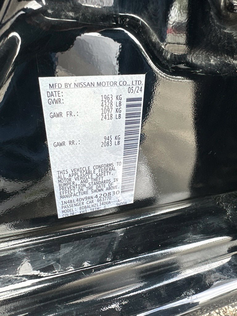 Used 2024 Nissan Altima 2.5 SV FWD image 14
