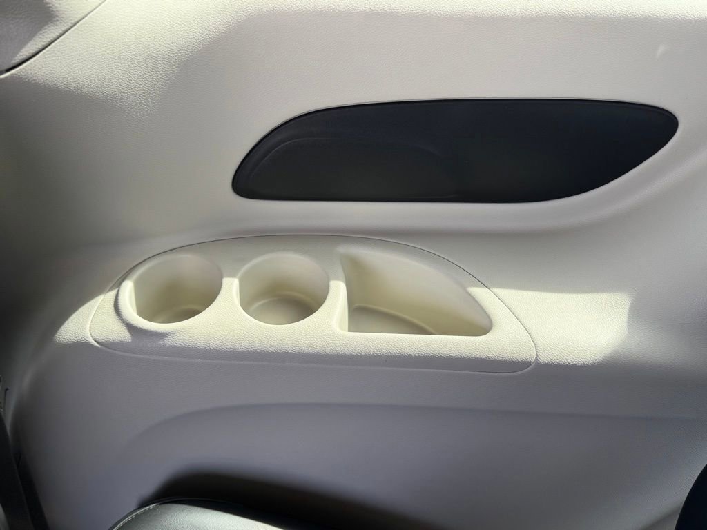 Used 2023 Chrysler Pacifica Touring-L image 44