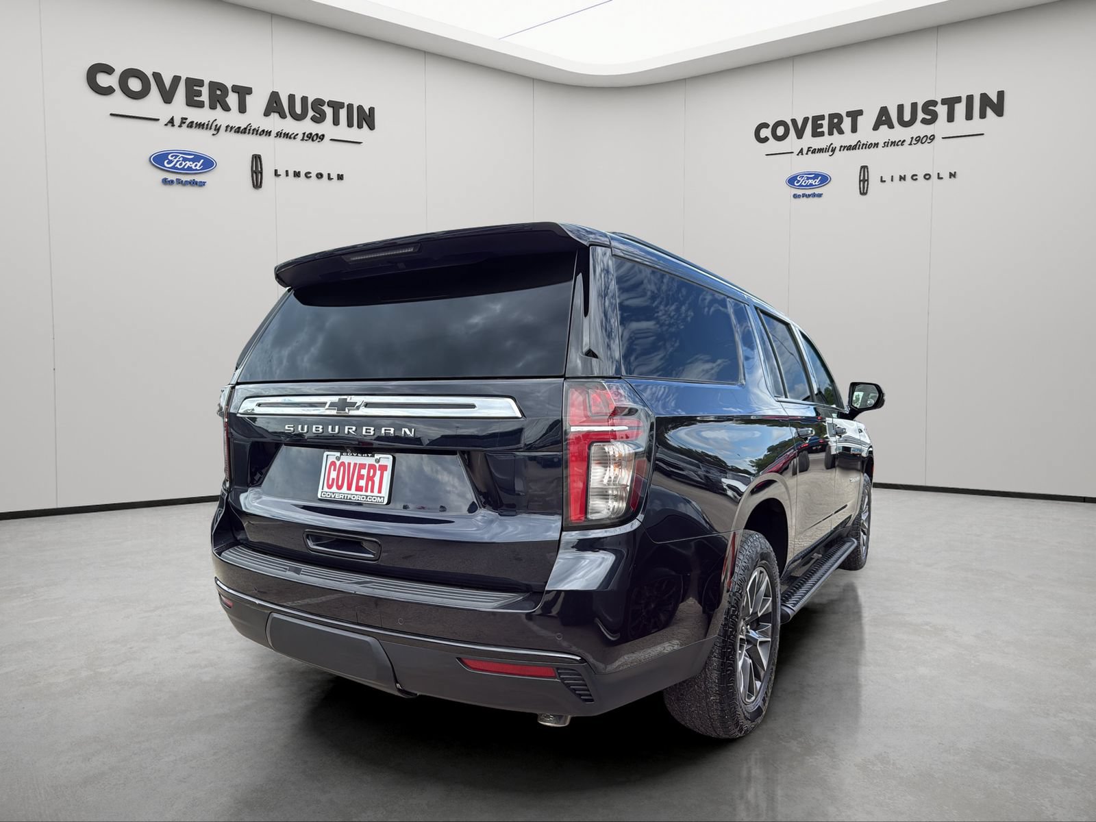 Used 2023 Chevrolet Suburban Z71 w/ Luxury Package AWD/4WD image 5