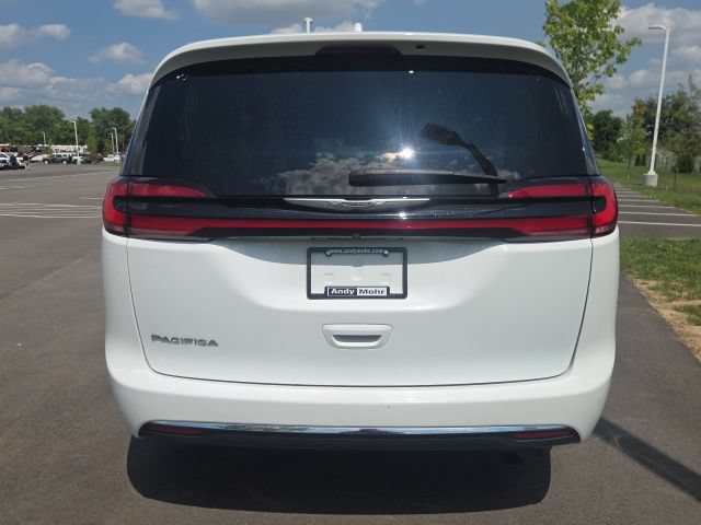 Used 2022 Chrysler Pacifica Touring-L FWD image 9