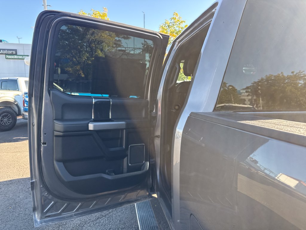 Certified 2021 Ford F250 Platinum w/ FX4 Off-Road Package AWD/4WD image 18