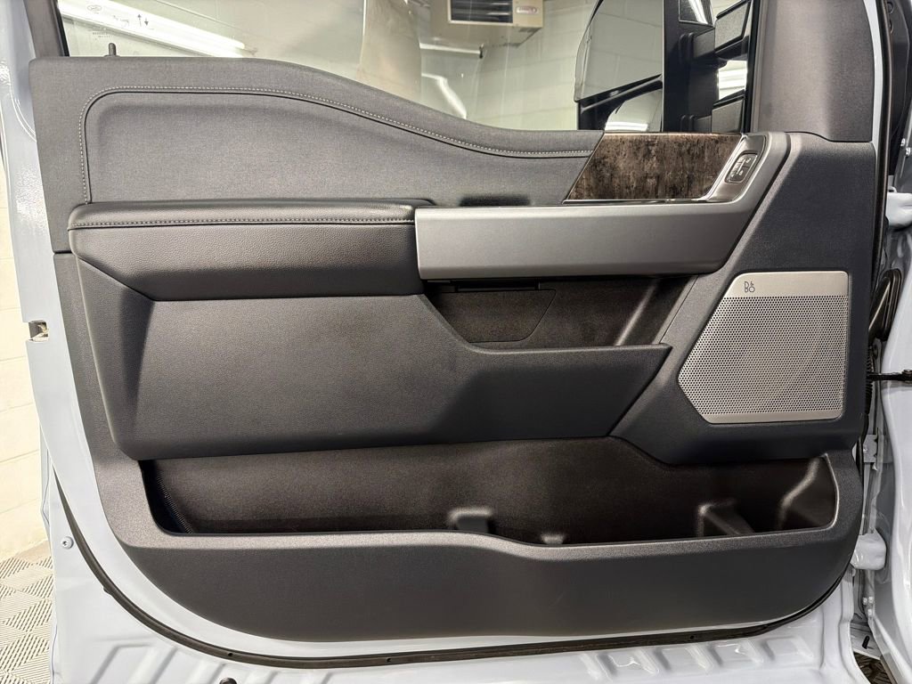 Certified 2025 Ford F250 Lariat w/ Chrome Package image 16