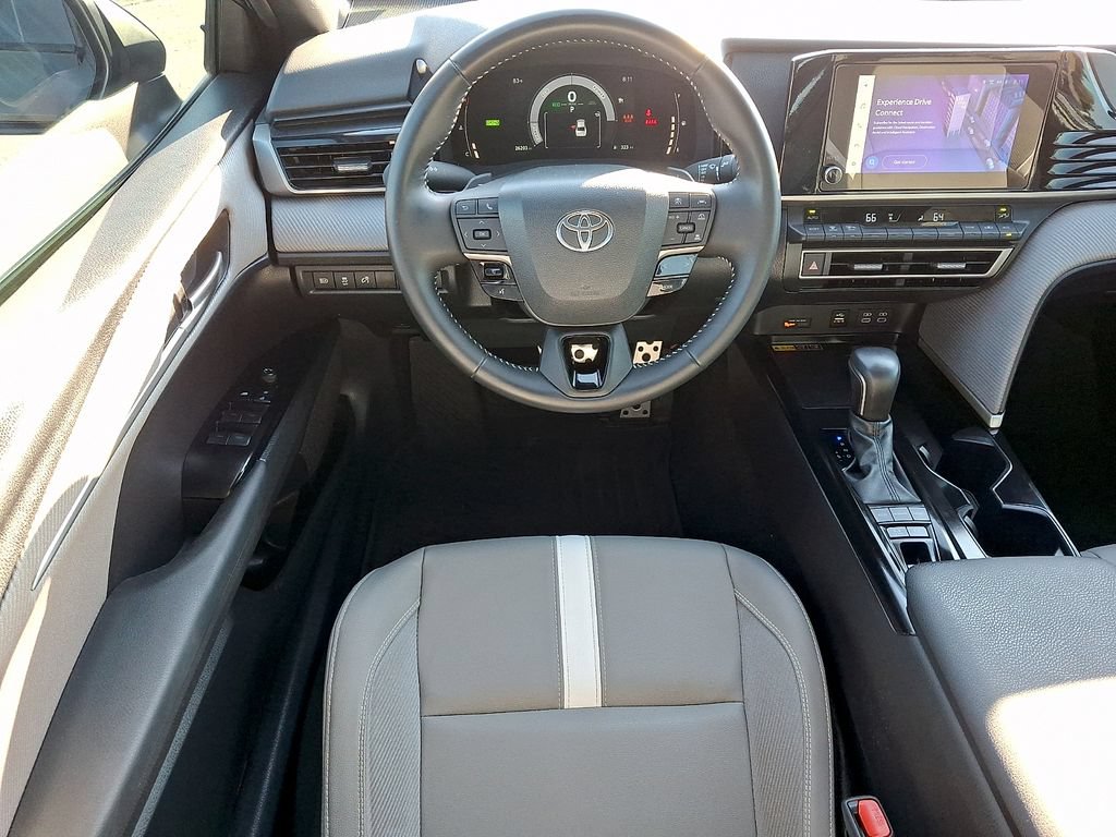 Used 2025 Toyota Camry SE FWD image 11