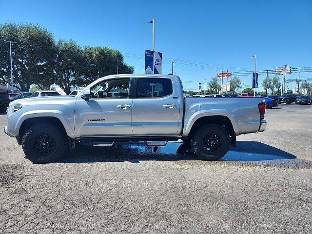 Used 2022 Toyota Tacoma SR5 RWD image 2