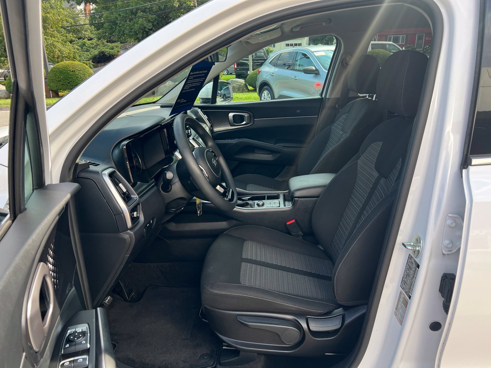 Used 2021 Kia Sorento LX AWD/4WD image 22