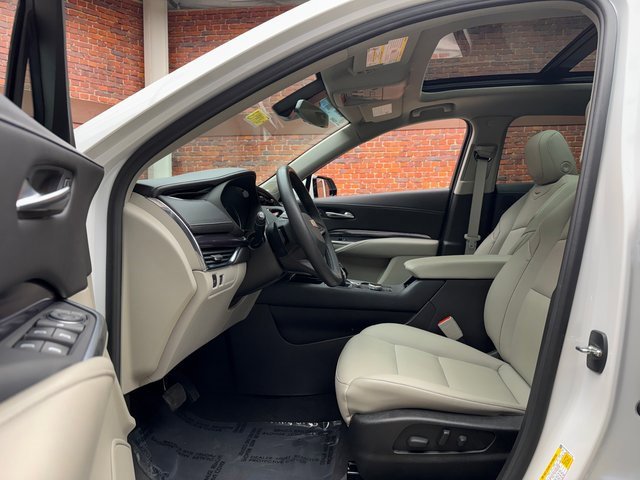 Used 2023 Cadillac XT4 Luxury w/ Cold Weather Package image 20