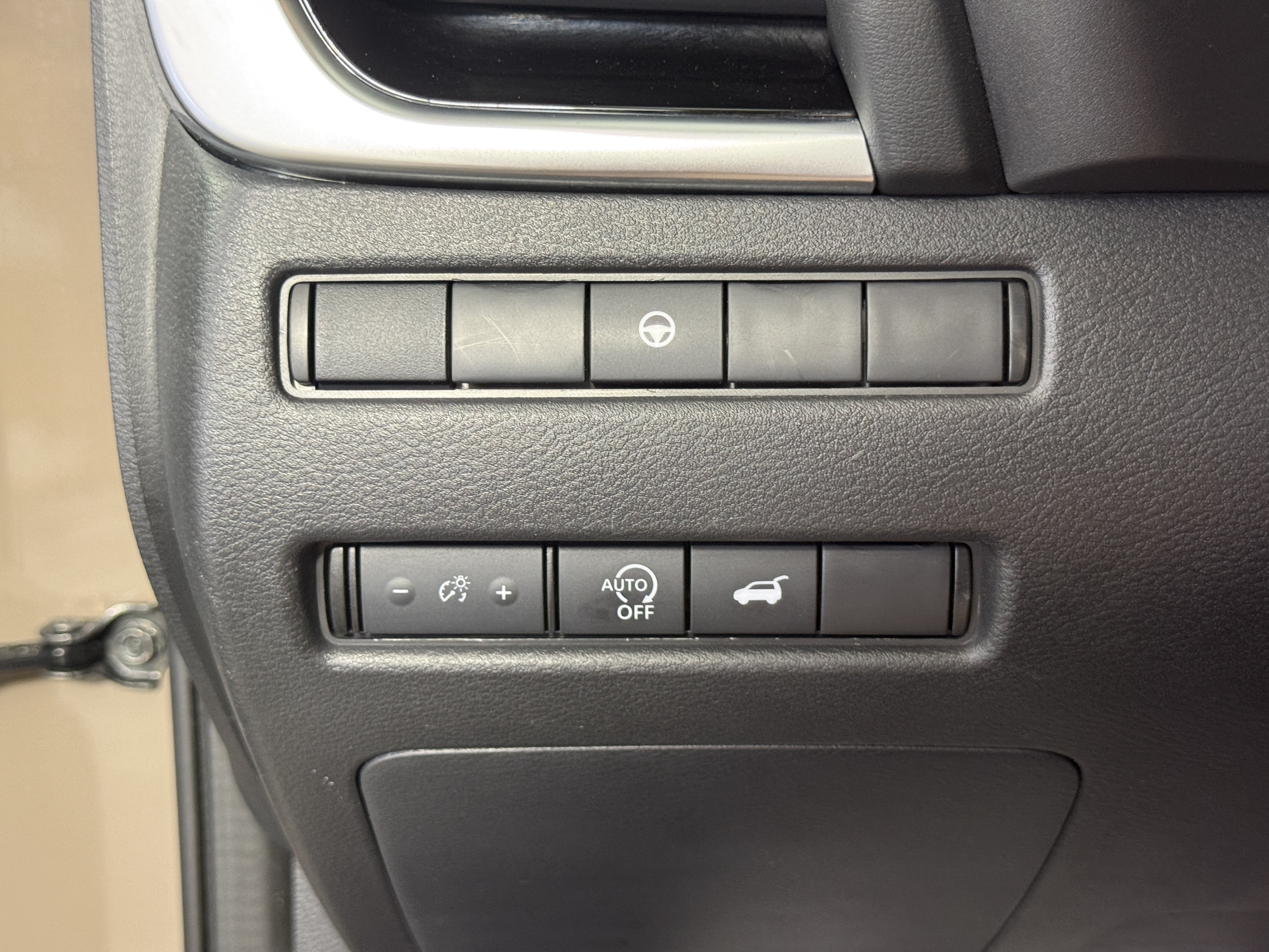 Used 2025 Nissan Rogue SV AWD/4WD image 26