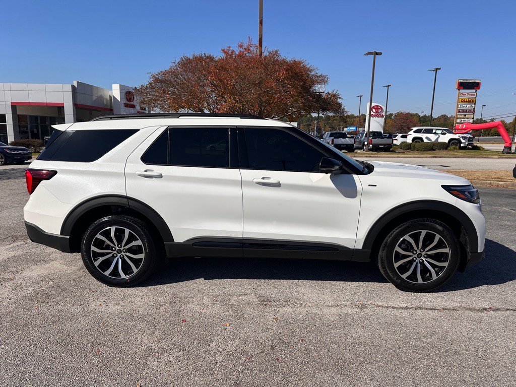 Certified 2025 Ford Explorer ST-Line image 2
