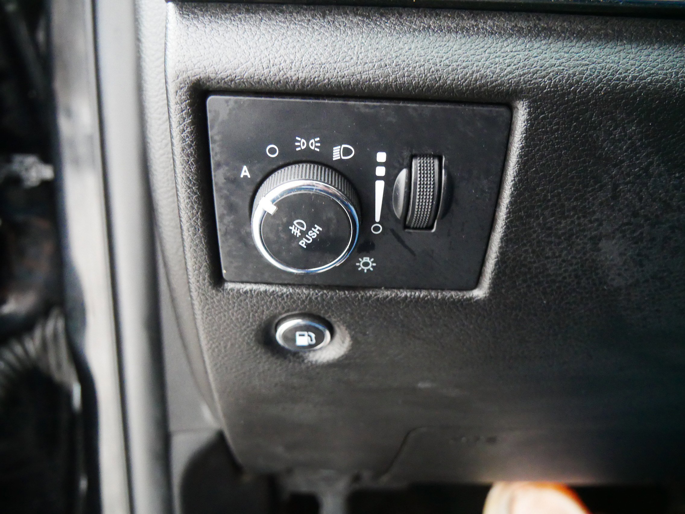 Used 2021 Jeep Grand Cherokee Limited w/ Trailer Tow Group IV image 30