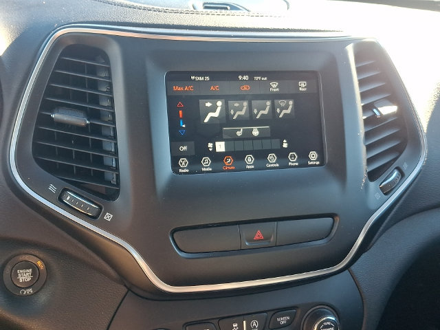 Used 2019 Jeep Cherokee Latitude Plus w/ Cold Weather Group AWD/4WD image 16