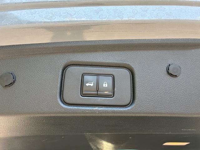 Used 2022 Nissan Pathfinder SL w/ SL Black Package image 31