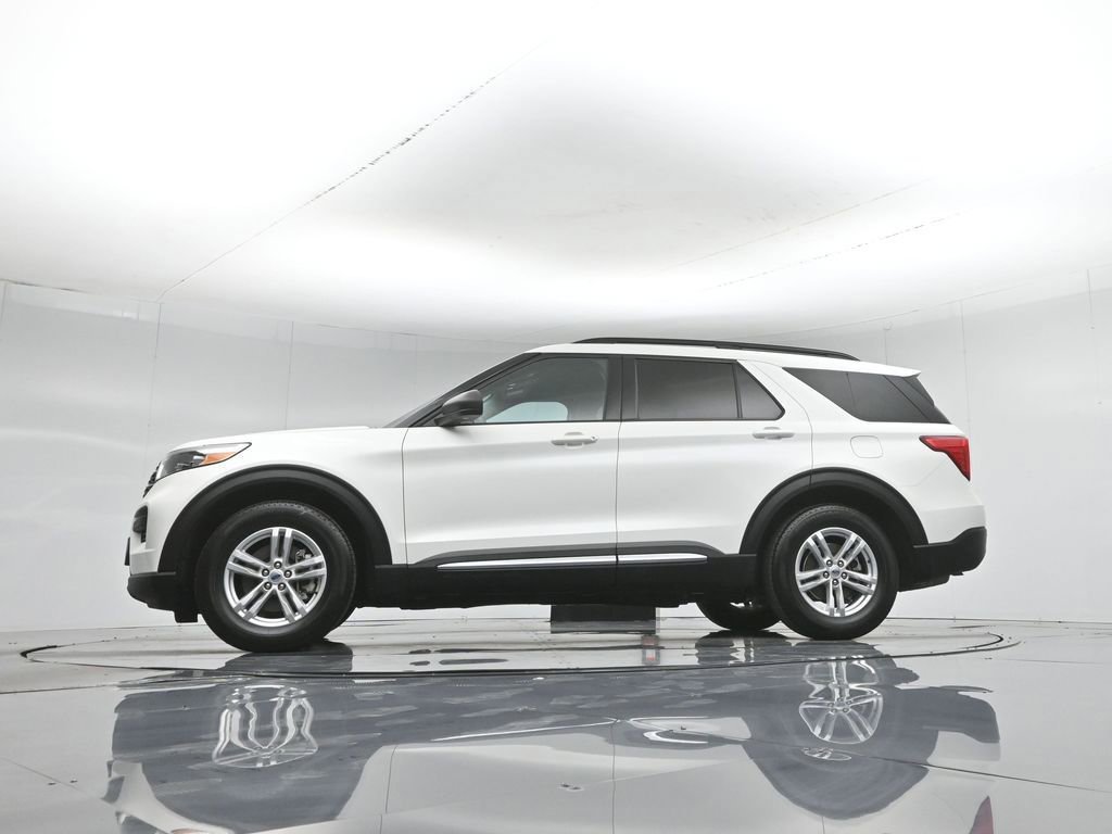 Certified 2023 Ford Explorer XLT RWD image 24