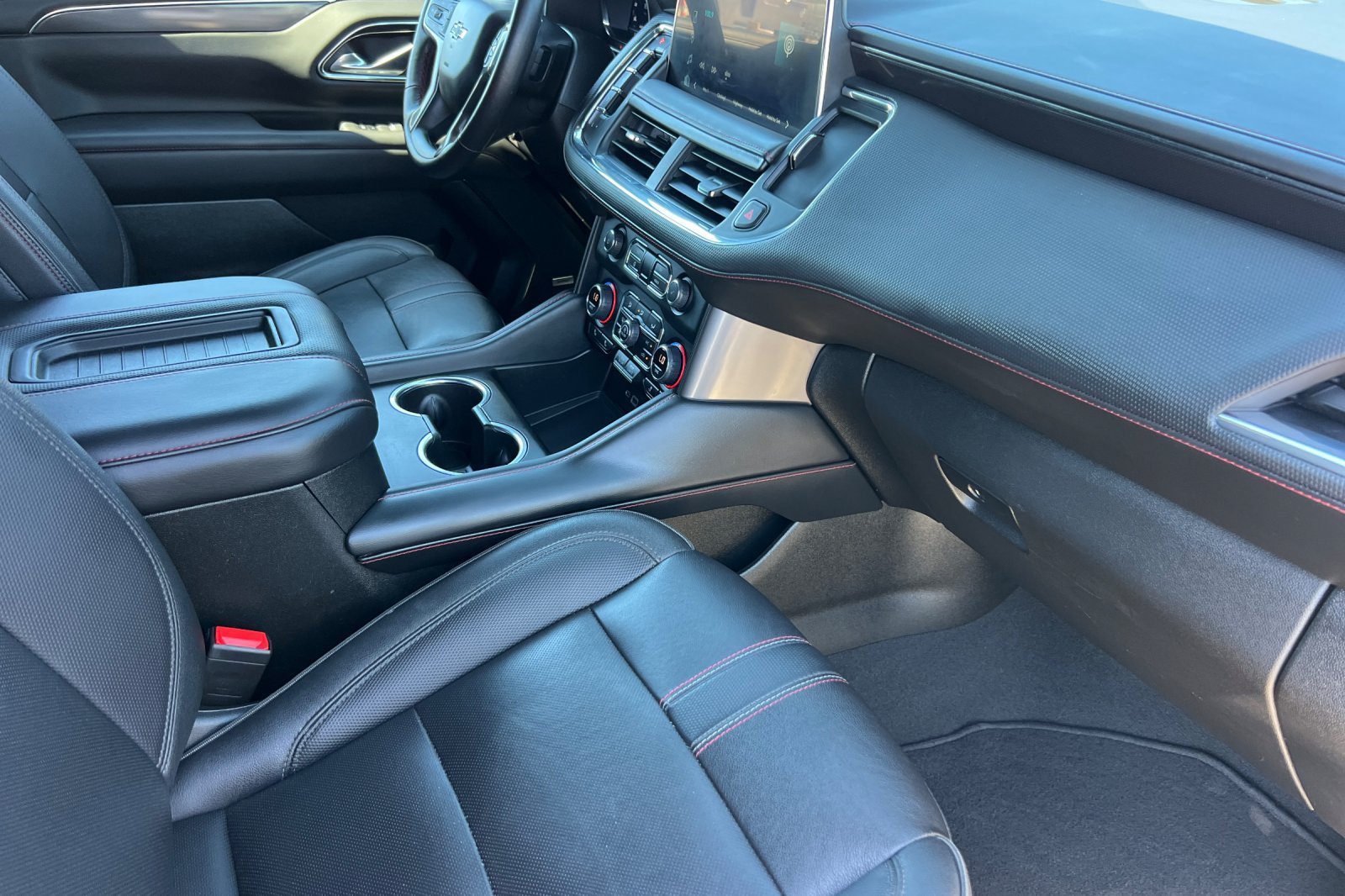 Used 2022 Chevrolet Suburban RST w/ Luxury Package AWD/4WD image 19