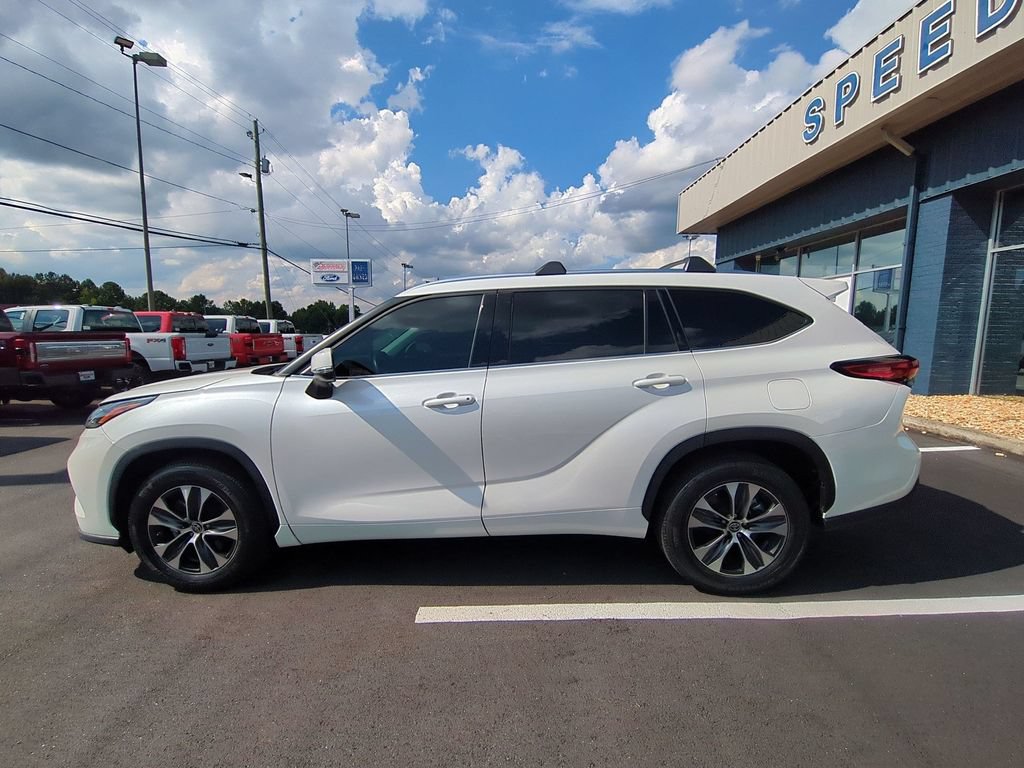 Used 2021 Toyota Highlander XLE FWD image 10