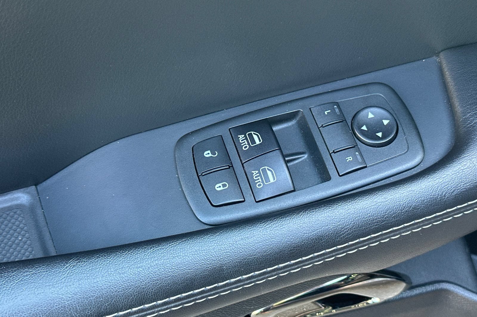 Used 2018 Dodge Challenger SRT Hellcat RWD image 12