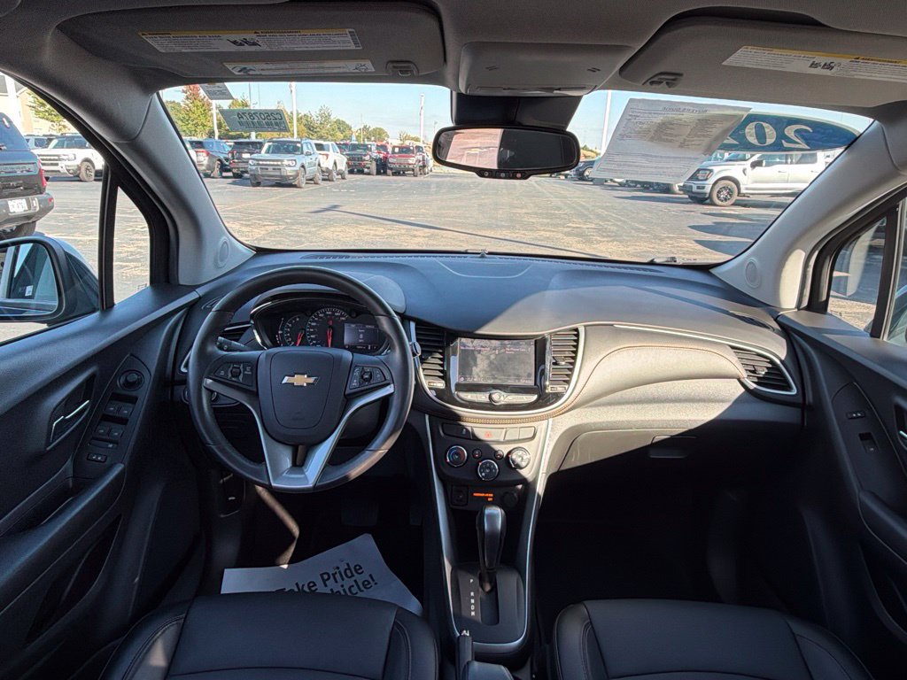 Used 2021 Chevrolet Trax LT w/ Premium Seat Package AWD/4WD image 21
