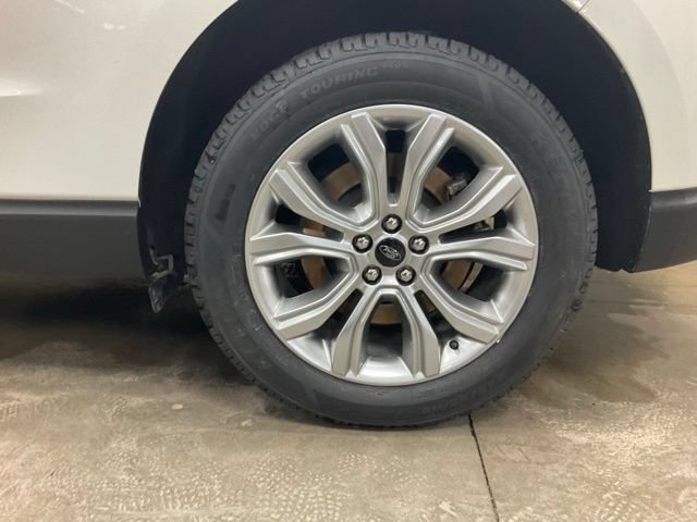 Certified 2024 Ford Edge Titanium AWD/4WD image 15