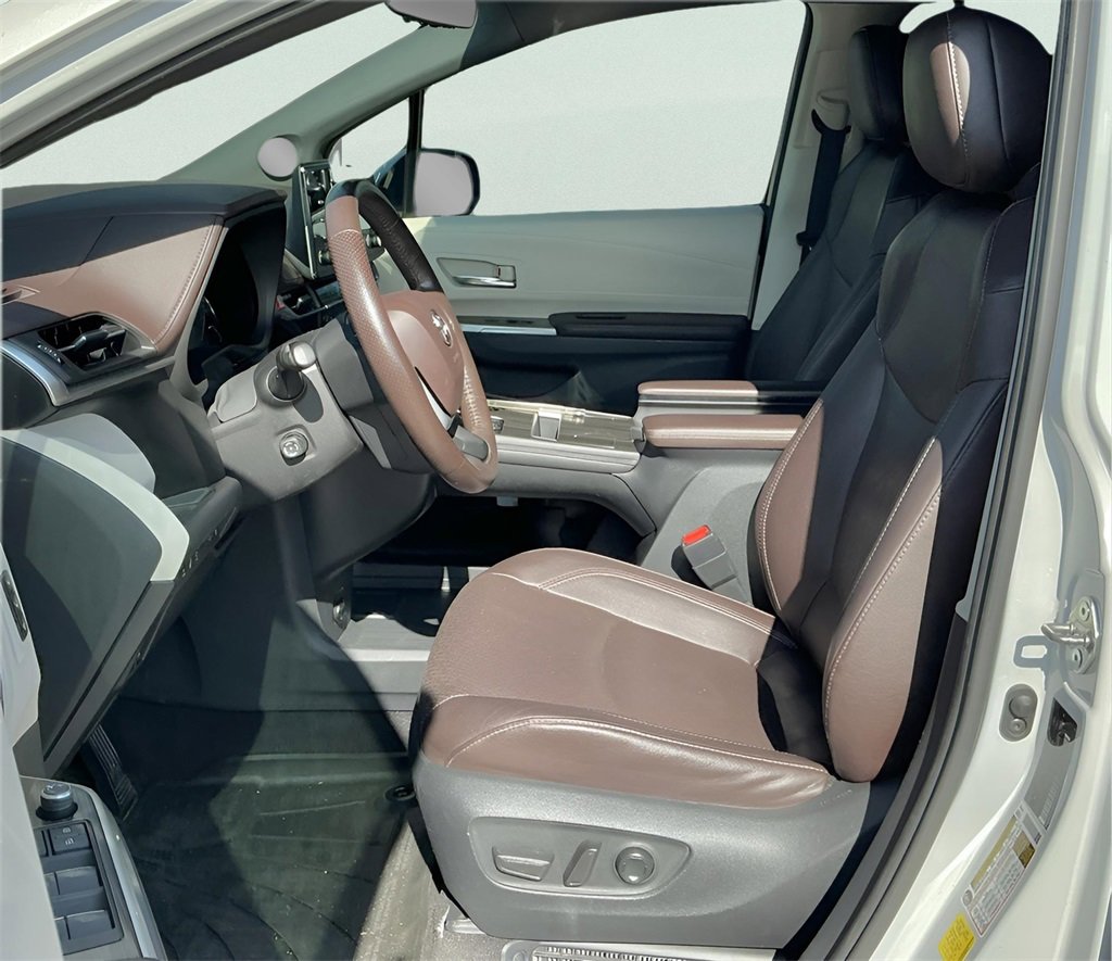 Used 2021 Toyota Sienna Platinum image 30