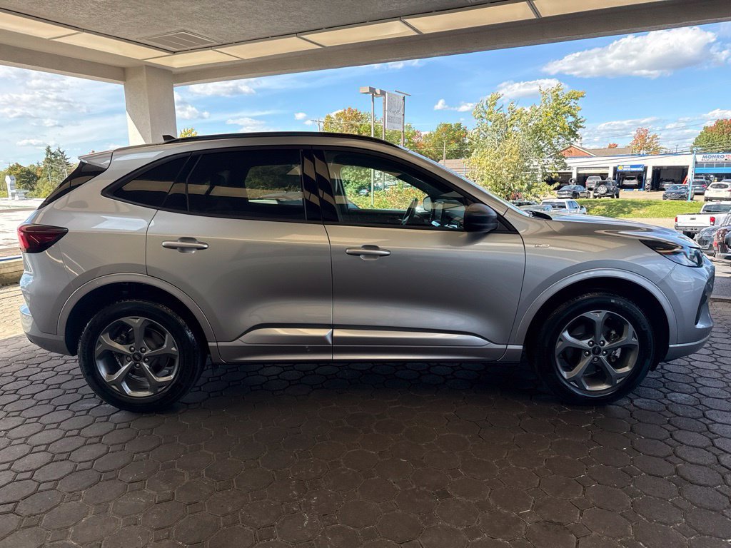 Certified 2024 Ford Escape ST-Line w/ Tech Pack #1 AWD/4WD image 5