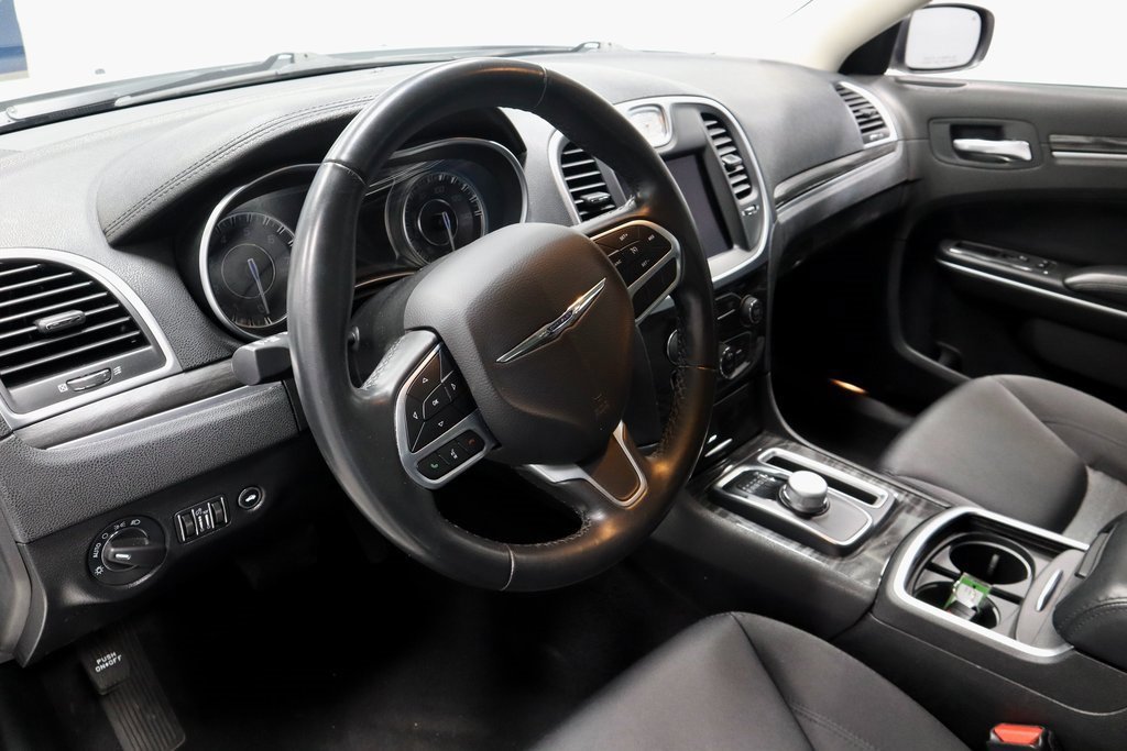 Used 2022 Chrysler 300 Touring image 24