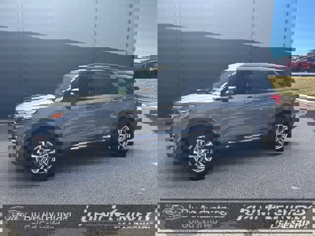 Certified 2022 Ford Explorer XLT w/ Equipment Group 202A image 5