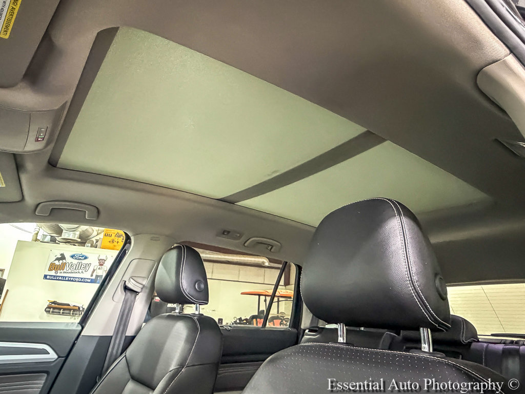 Used 2021 Volkswagen Atlas SEL R-Line w/ MDO Package (Bench Seat) AWD/4WD image 15