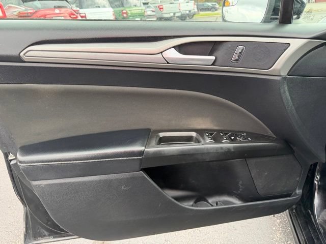 Certified 2018 Ford Fusion SE w/ Fusion SE Technology Package FWD image 10