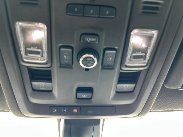 Used 2021 GMC Yukon SLT w/ SLT Luxury Plus Package image 14