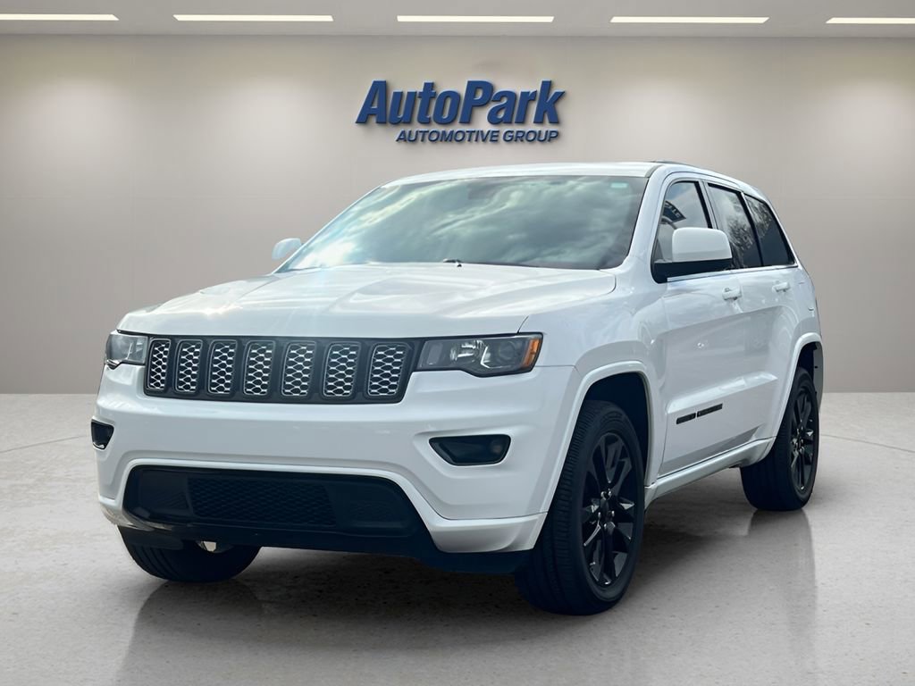 Used 2020 Jeep Grand Cherokee Altitude AWD/4WD image 3