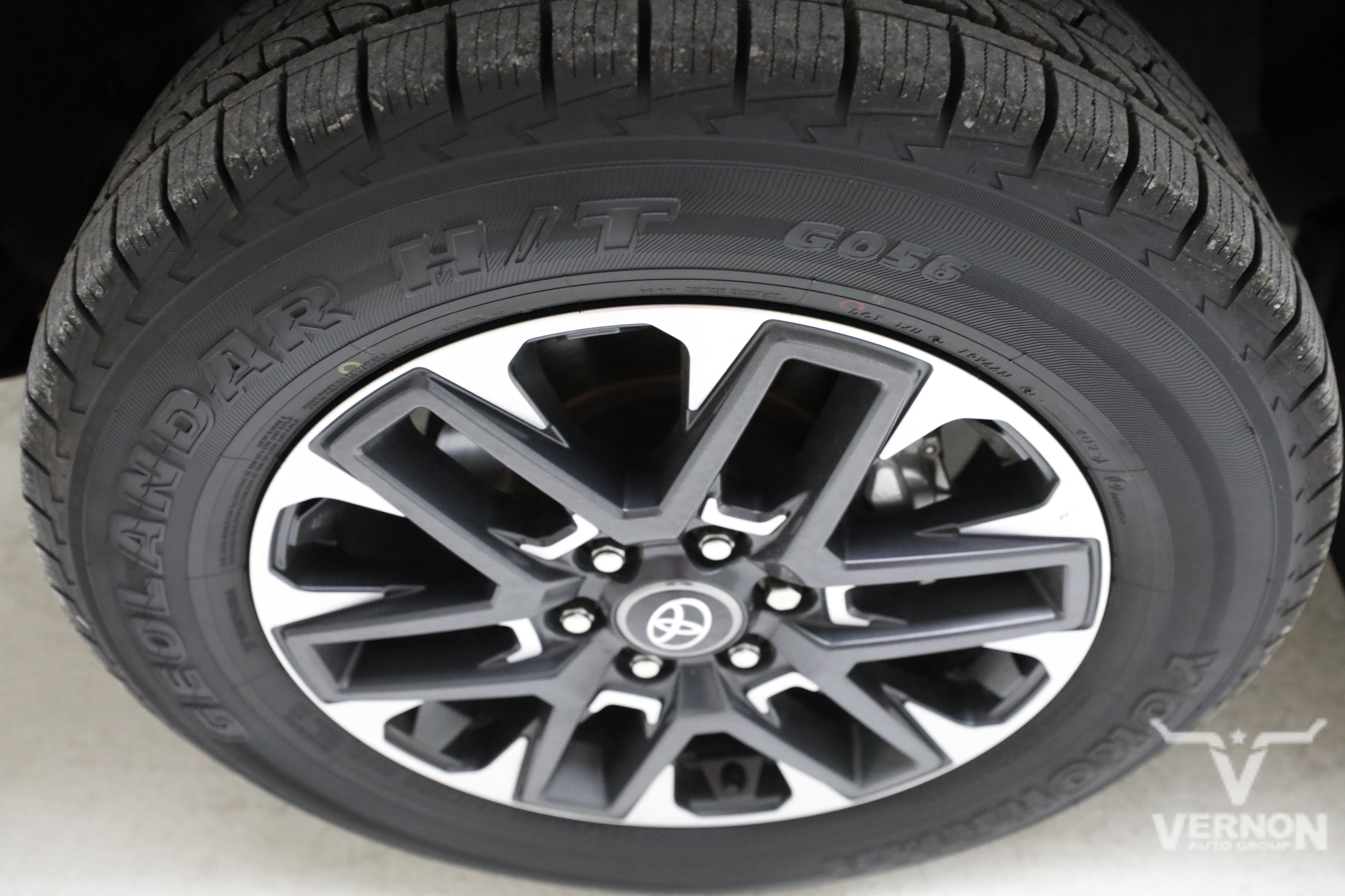 Used 2025 Toyota Tundra Limited w/ Power Package AWD/4WD image 29