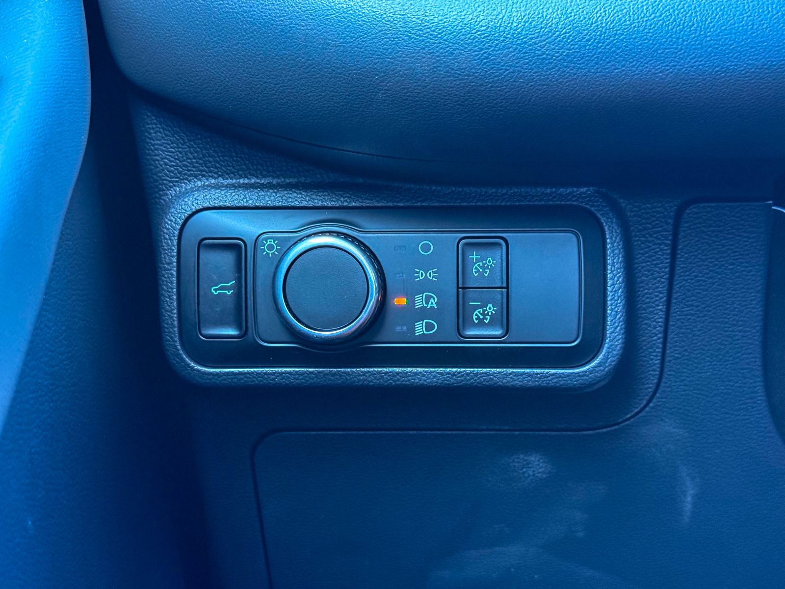 Certified 2025 Ford Explorer Active AWD/4WD image 32
