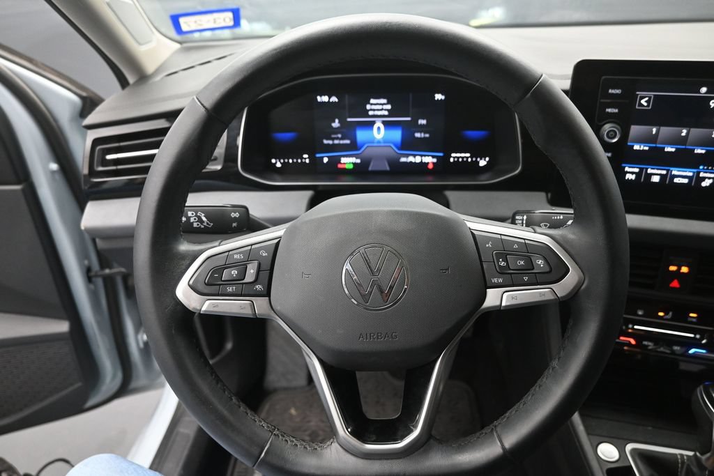 Used 2025 Volkswagen Jetta SE w/ Sunroof Package FWD image 6