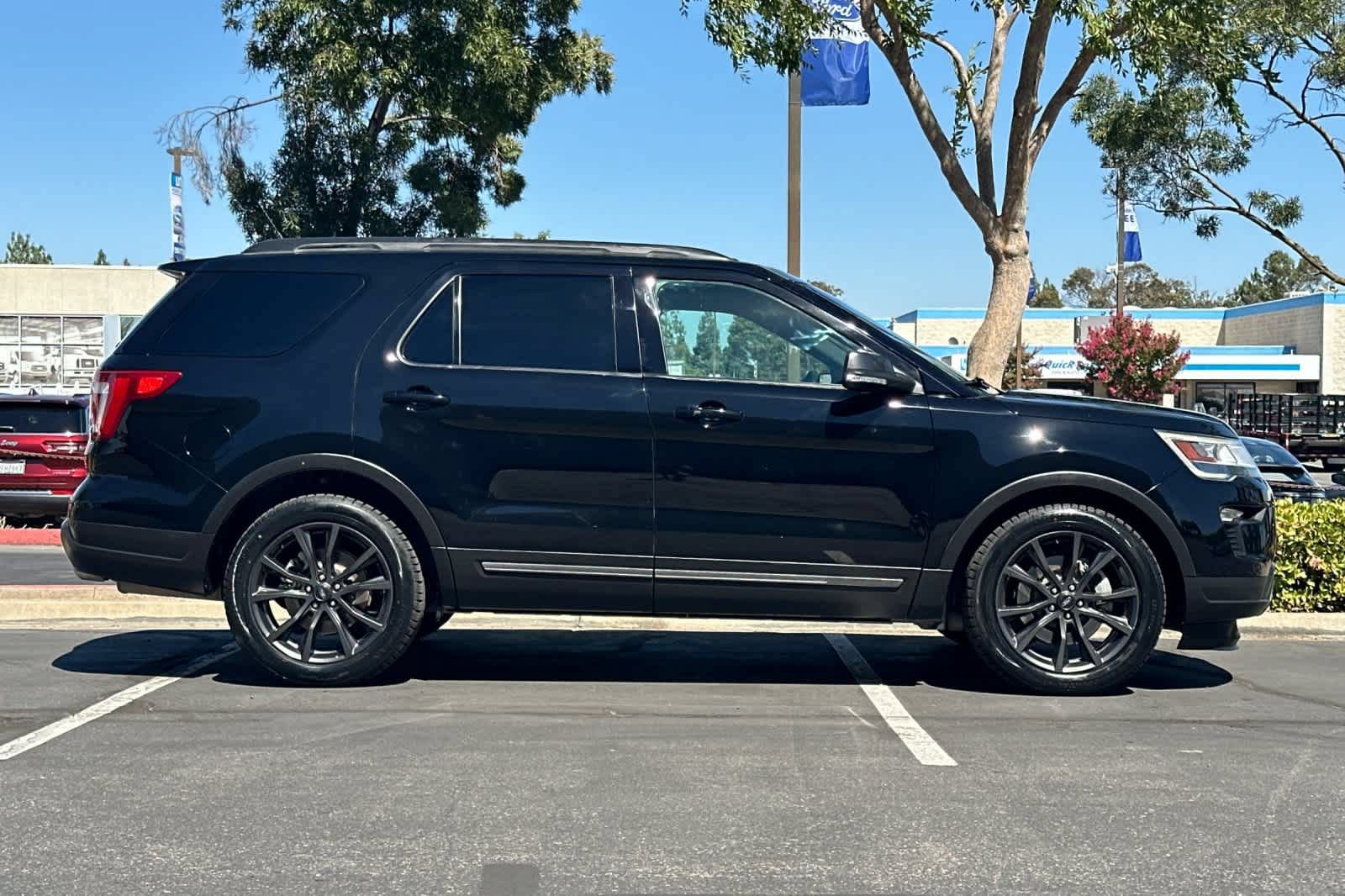 Certified 2018 Ford Explorer XLT w/ Equipment Group 202A FWD image 8