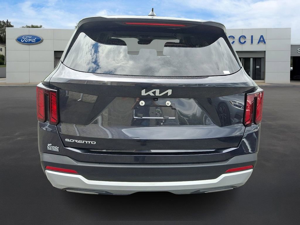 Used 2025 Kia Sorento LX FWD image 5